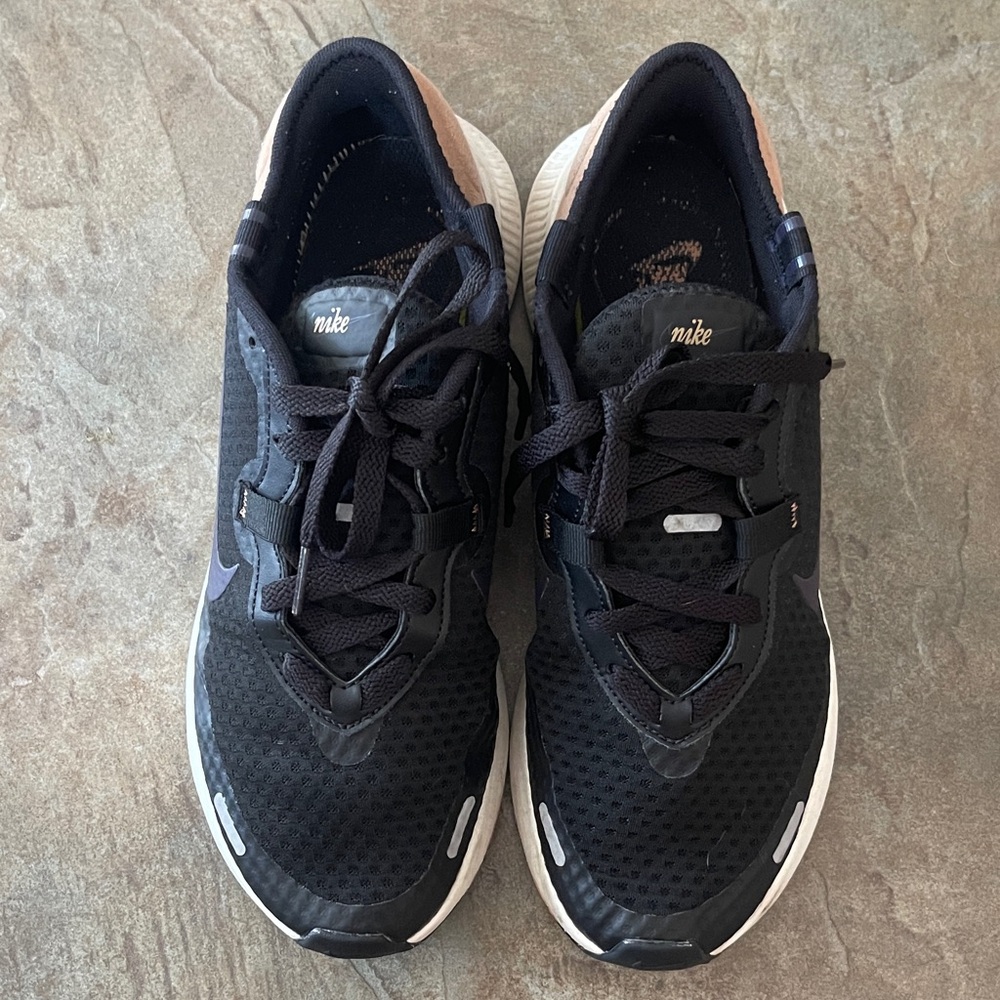 Nike Women’s Black and White Athletic Shoes
